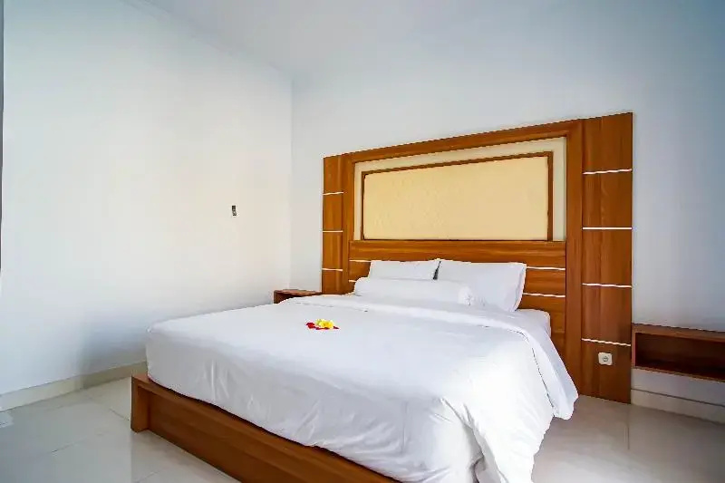 Kadek Bagus Guest House by ZUZU — забронировать отель в Денпасар