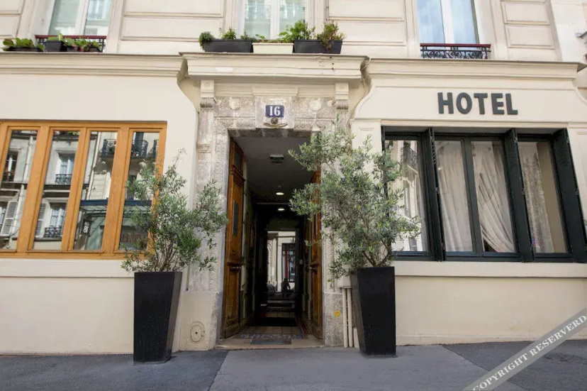 Montmartre Panoramic Apartment only 50m from the Sacre-Coeur Basilica — отель с удобствами в Париже