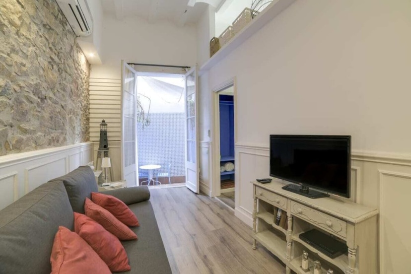 Stylish 1 Bed Apt w/ Terrace in Lesseps — забронировать отель в Барселоне