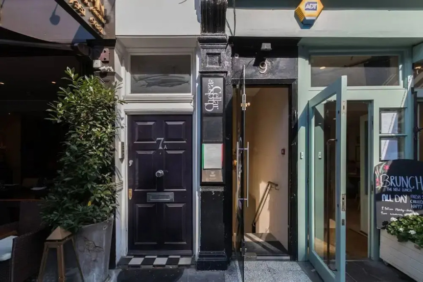 Цены на Stylish 1-bed With a Roof Terrace в Лондоне