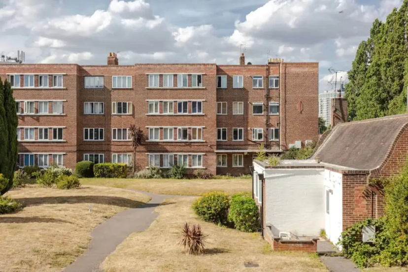 Cosy 1 Bedroom Apartment in Earlsfield, SW London — забронировать отель в Лондоне