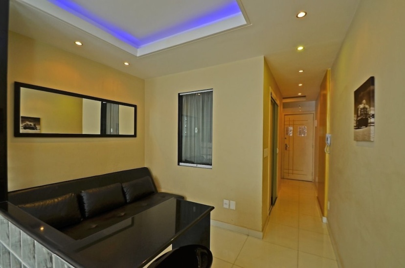 Rio Rentals 021- C043 Studio com hidromassagem na praia de Copacabana — забронировать отель в Рио