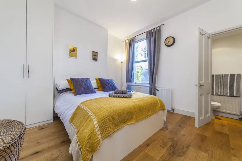 Wilde Victorian Room & private Bathroom — комфортный отель в Лондоне
