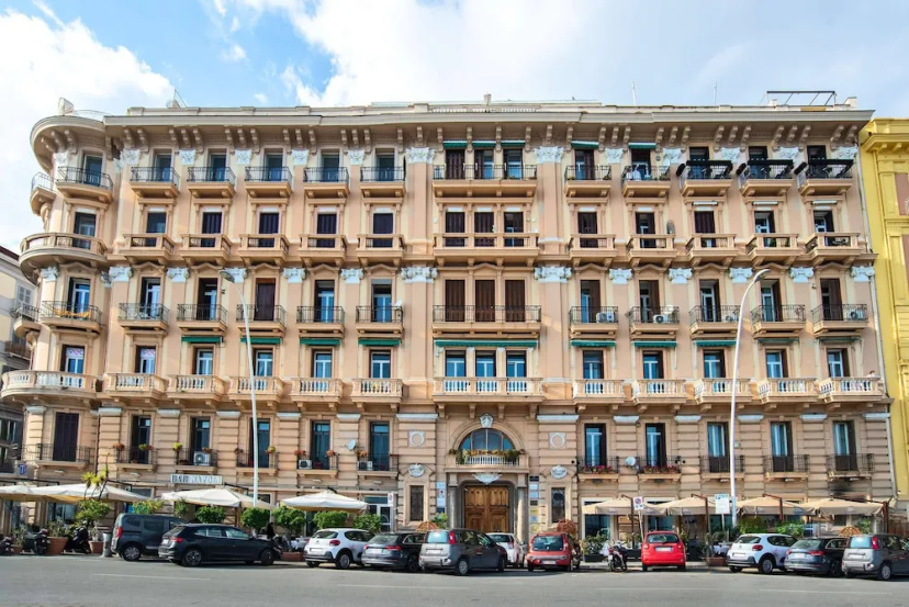 Gram Suites — забронировать отель в Неаполе