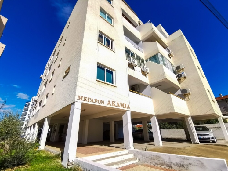 Sun Kissed Apartment 3 — отель в Ларнака, Кипр
