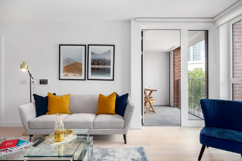 Цены на Designed and Modern Two Bedroom Apartment в Лондоне