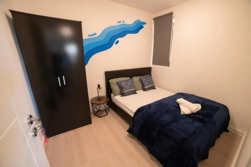 Stunning 1-bed Apartment in London — отель с удобствами в Лондоне