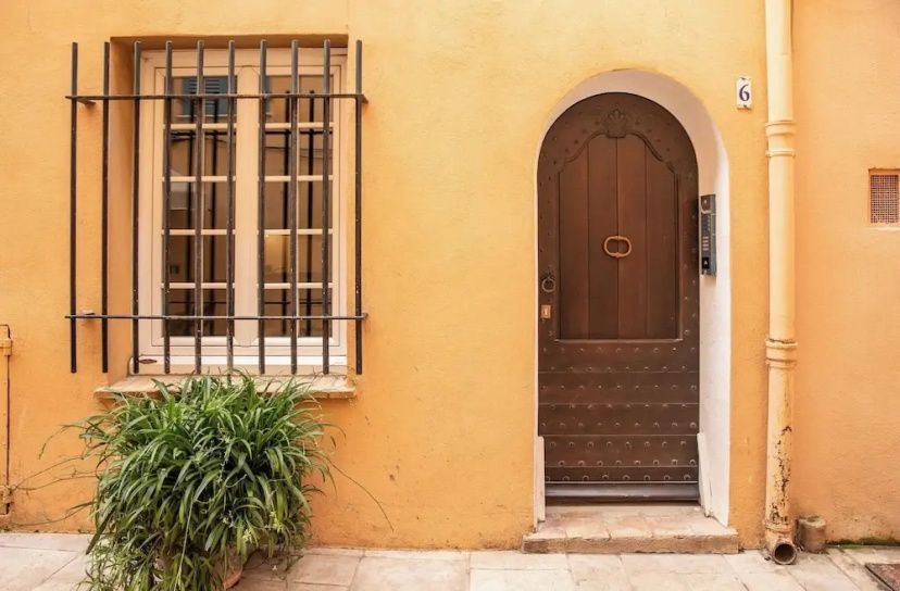 Sublime Flat sea View - Saint Tropez — комфортный отель в Сент-Тропезе