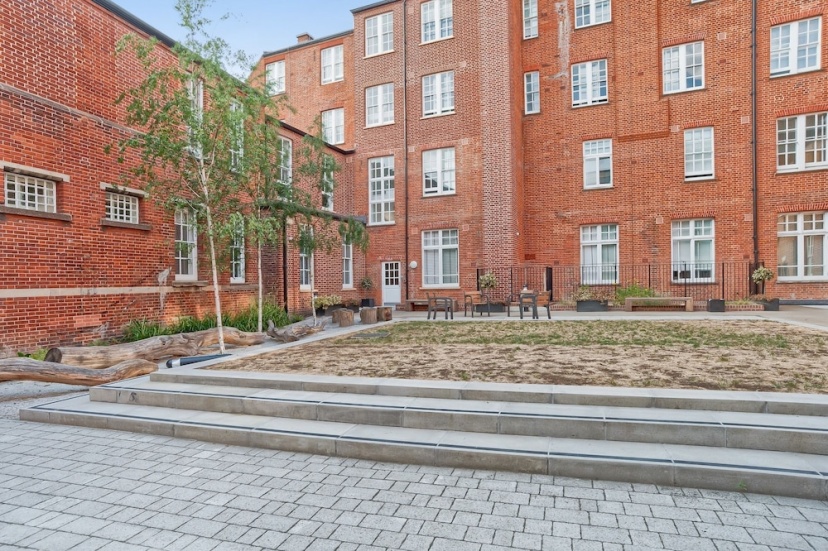 2 Bedroom Maida Vale Apartment With Patio — комфортный отель в Лондоне
