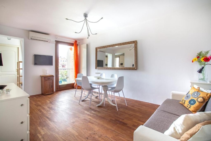 Venice Near San Marco 7 pax WiFi 2 Bedroom — отель с удобным расположением в Венеции