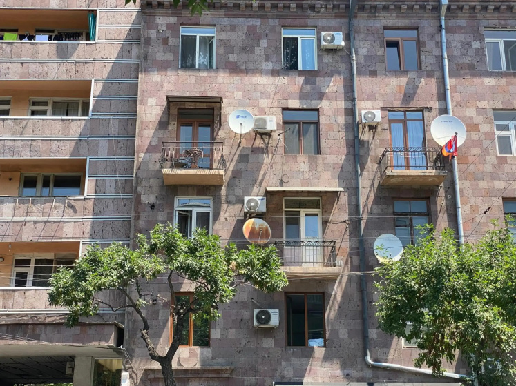 Цены на Amiryan street 1 bedroom Deluxe apartment With Balcony AM104 в Ереван