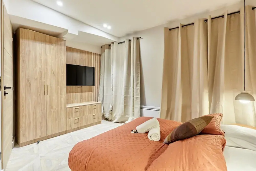 Superb Apartment Center of Paris Montmartre — отзывы гостей и цены