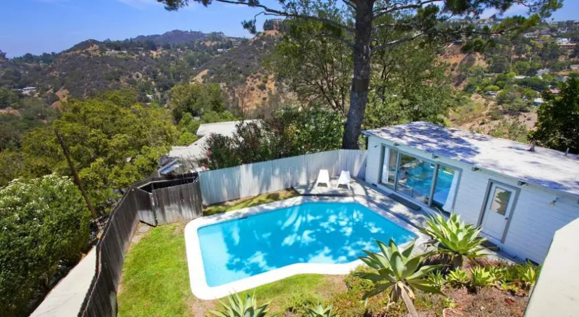 Laurel Canyon Retreat — отель с удобствами в Лос-Анджелесе