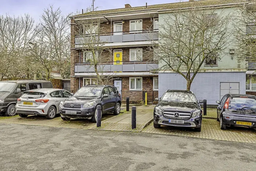 Cosy & Quiet Flat With Garden Close Central London — отель с удобным расположением в Лондоне