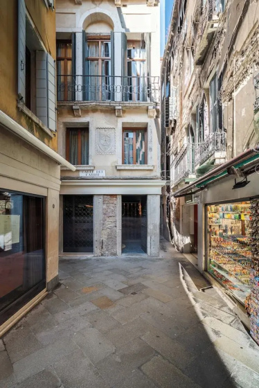 Palazzo Rota Luxury Apartments — отель с удобствами в Венеции