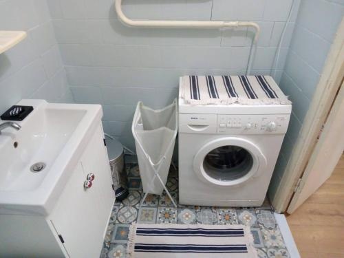 Цены на Apartment on Novocherkassky 32 в Санкт-Петербурге