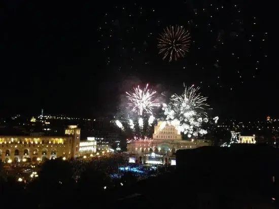 Piazza Grande — забронировать отель в Ереван