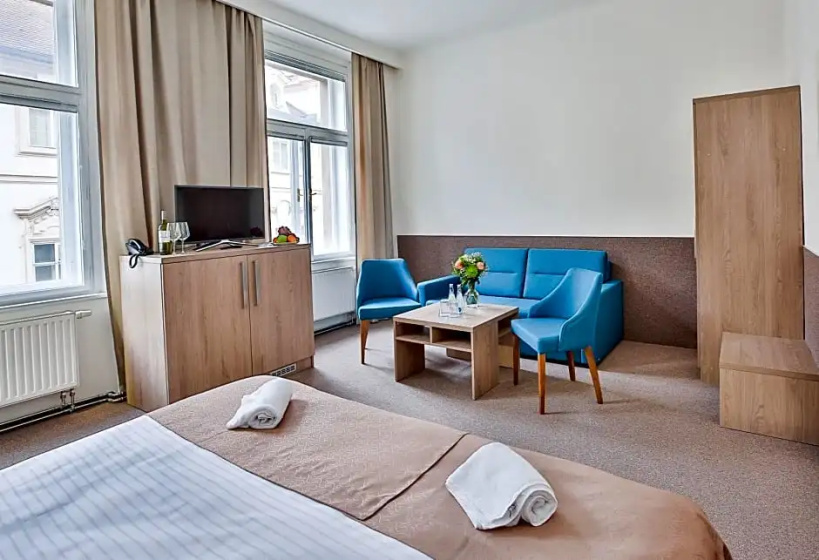 Apartments Embassy by LH — отель с удобствами в Праге
