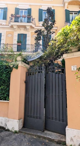 Beautiful 2-bed Apartment in Roma — отель в Риме, Италия