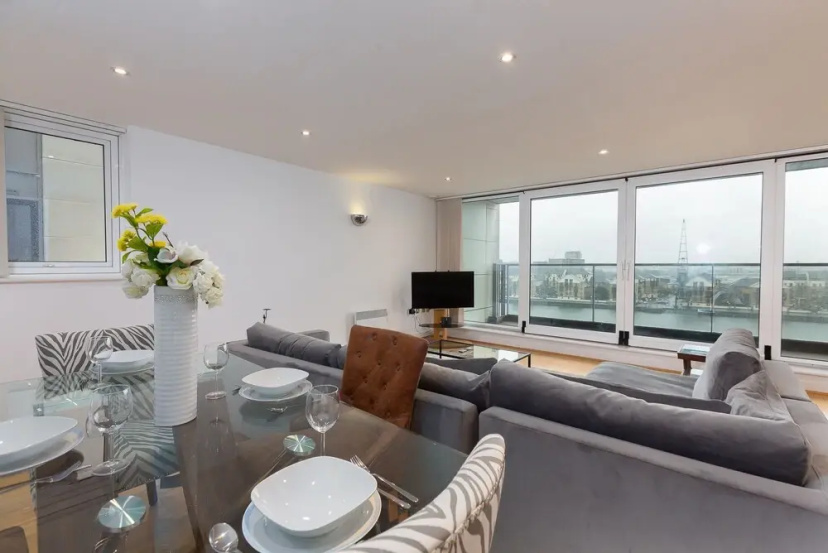Waterside Bliss 2 Bed 2 Bath Apartment — комфортный отель в Лондоне