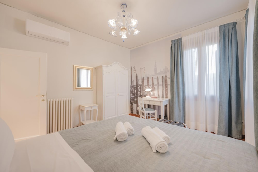 Santo Stefano Palace Suite 3 — отель в Венеции, Италия