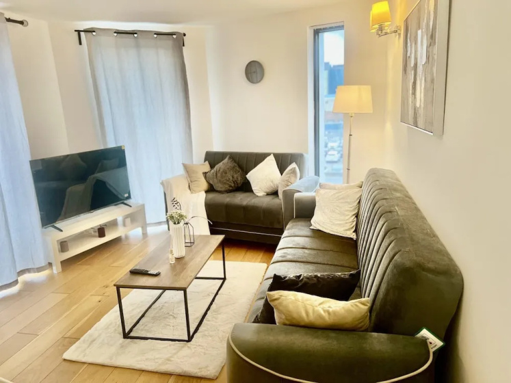 Sleeps 4 - Private Balcony - Wheelchair Accessible — отель с удобствами в Лондоне
