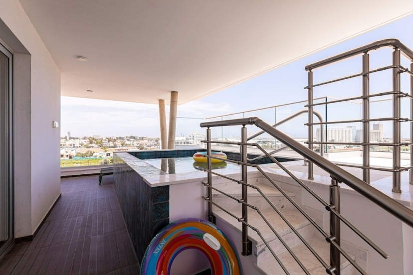 YAMAS Urban Living Platinum 77 Penthouses 4 — отель в Лимассол, Кипр