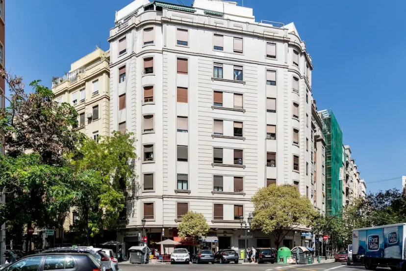 Apartment Travel Habitat Canovas — комфортный отель в Валенсии
