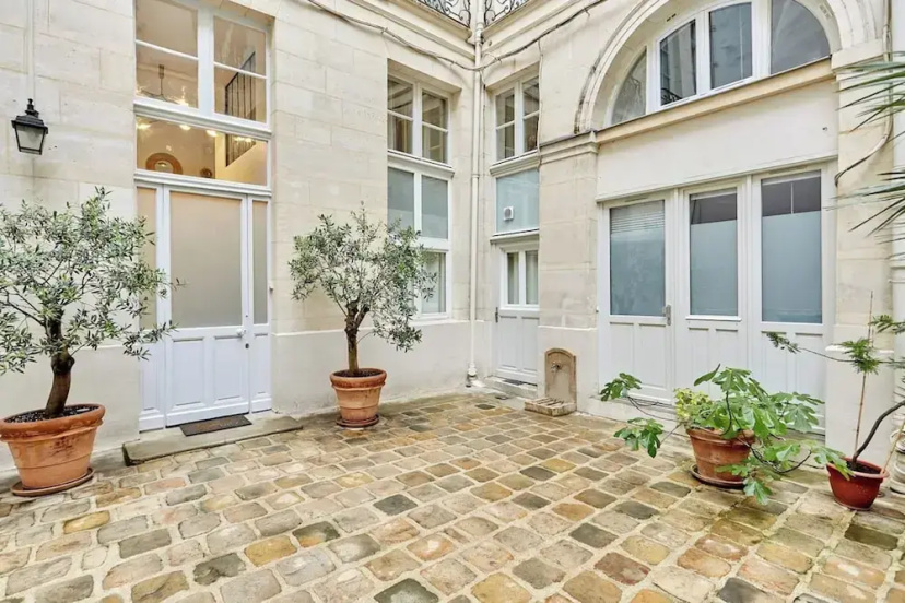 Superb AC Apartment Paris Center Bourse Place — комфортный отель в Париже