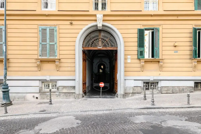 PM3 - Via del Parco Margherita 3 — забронировать отель в Неаполе