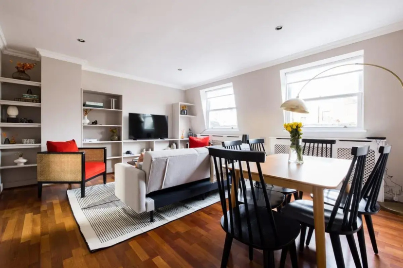 The Chelsea Corner - Stylish 2BDR with Rooftop Terrace — комфортный отель в Лондоне