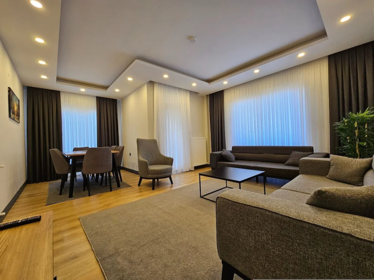 New Flat Large Living Space 2-5 Near By Lara Beach — комфортный отель в Анталье