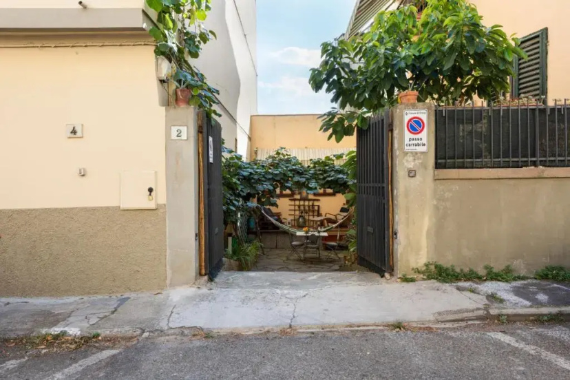 Charming Getaway in Florence.. European University — забронировать отель в Флоренции