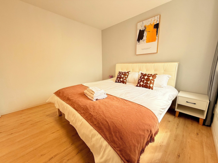 CityHome-3BRs 2Baths Jing'An Temple — отель в Шанхае, Китай