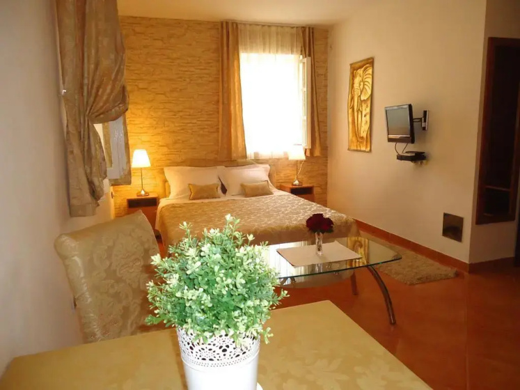 Цены на Aurora Old Town Apartments в Будва