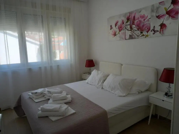 Solaris Apartments and Rooms — забронировать отель в Будва