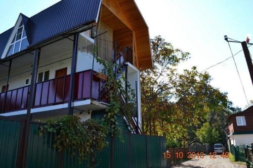 Guest House on Lesnaya 9A — отель с удобным расположением в Пицунда