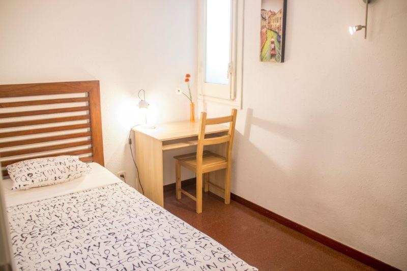 Sweet BCN Three Bedroom Apartment — отель в Барселоне, Испания