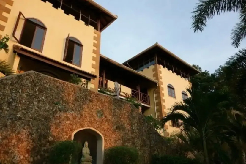 Ever Dreamed of staying in a 3 Bedroom Castle SDV044B - By Samui Dream Villas — отель с удобствами в Кохе