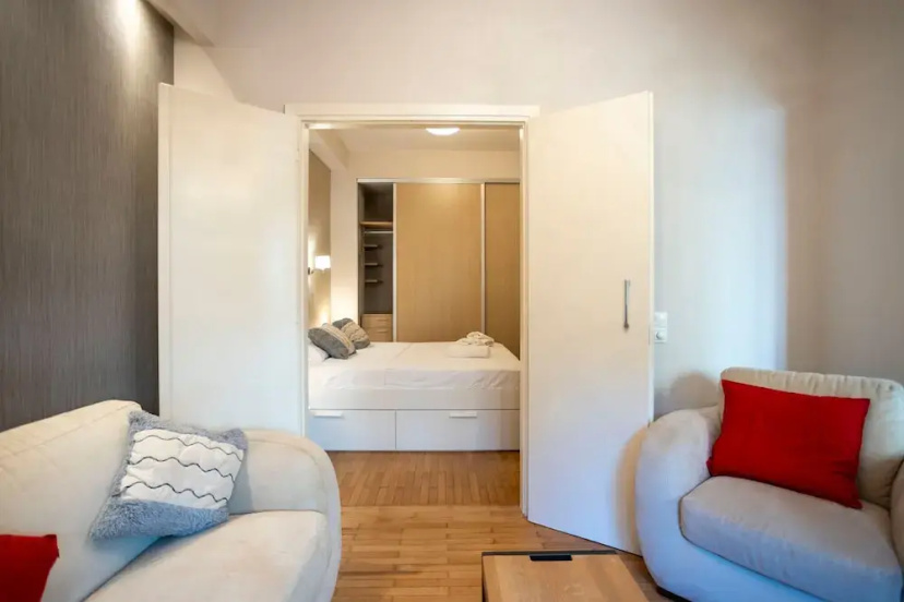 Modern 1-bedroom Retreat in Pangrati — отель с удобным расположением в Афины