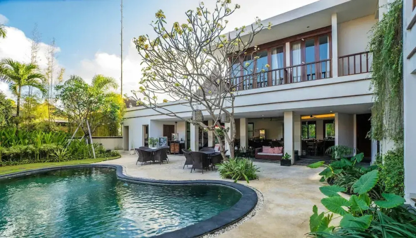 Цены на Villa For Big Family Stay 10 Bedroom in Bali Seminyak в Кута