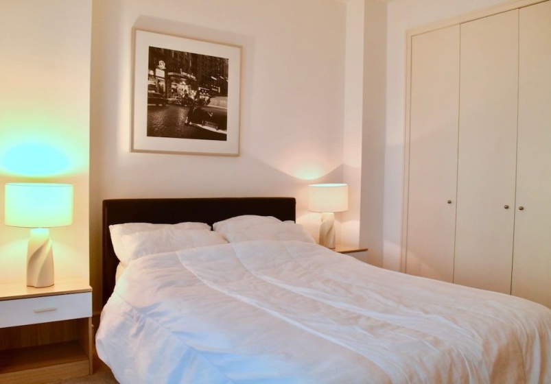 Цены на 2 Bedroom Apartment With Stunning Views of Canary Wharf в Лондоне