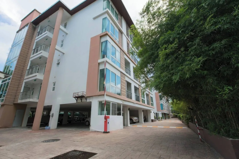 6-37 - 2 Bdr Condo With Balcony and Shared Pool — забронировать отель в Патонг