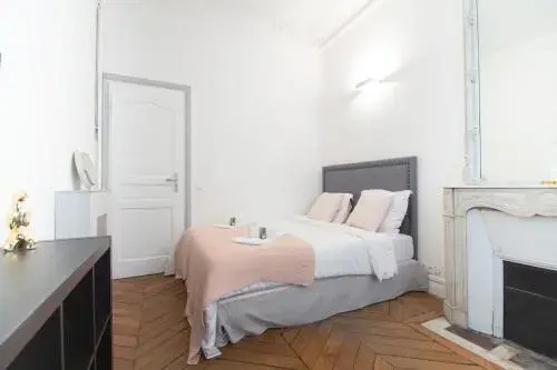 Dreamyflat - Champs Elysées II — забронировать отель в Париже