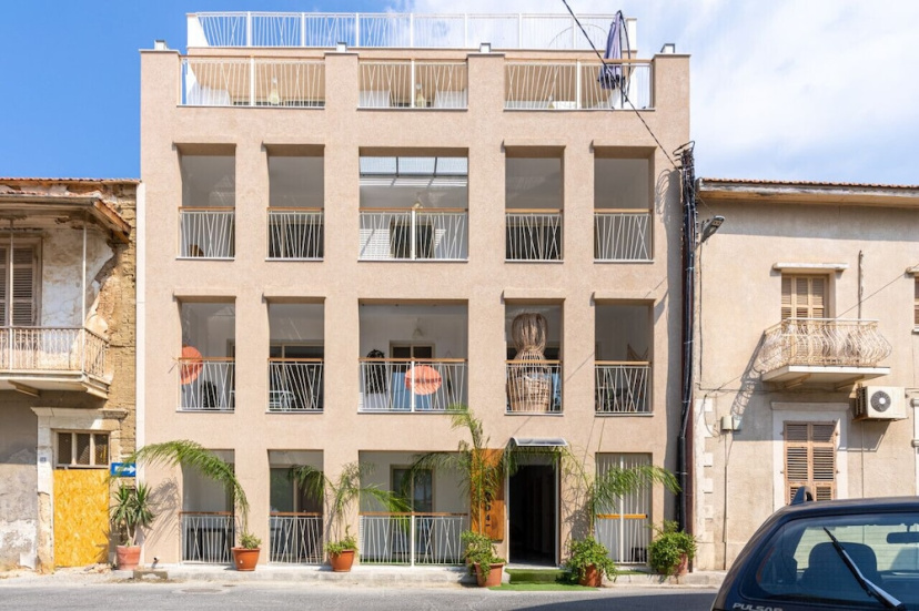Sunstone- Cozy Studio in Larnaca Terrace — отель с удобным расположением в Ларнака