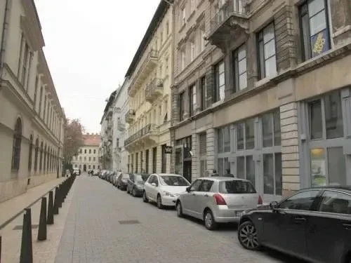 Kiralyi Central Apartment — отель с удобствами в Будапеште