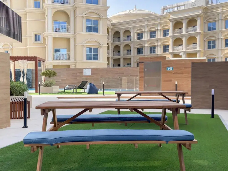 Elite LUX Holiday Homes - Captivating 1BR Apt Games Pool Gym in Arjan Dubai — комфортный отель в Дубае