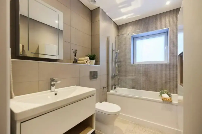 The Wembley Park Arms - Modern 2bdr Flat With Parking Balcony — комфортный отель в Лондоне