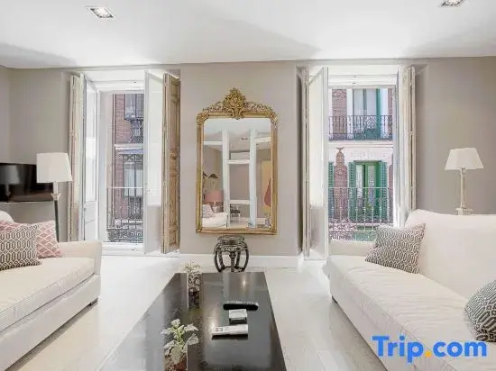 Spacious Apartment Best for Discovering Madrid. Huertas — отель с удобствами в Мадриде