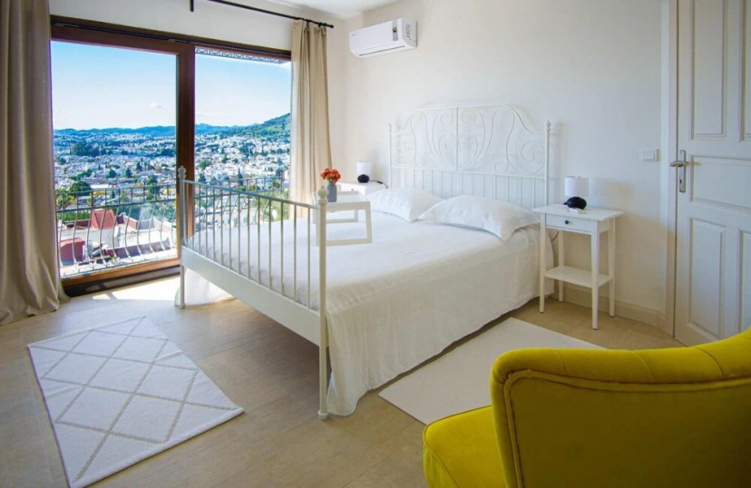 Marvelous Triplex Villa With Private Pool and Impressive View in Bodrum — отель с удобствами в Бодрум